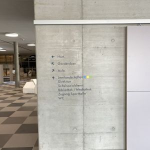 Gestaltung Leitsystem Logo Volksschule Sporthalle Kundl