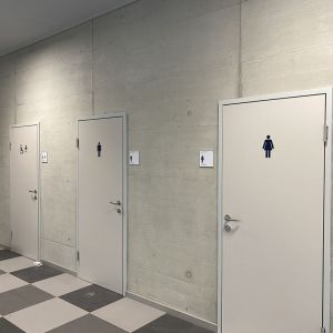 Gestaltung Leitsystem Logo Volksschule Sporthalle Kundl
