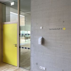 Gestaltung Leitsystem Logo Volksschule Sporthalle Kundl